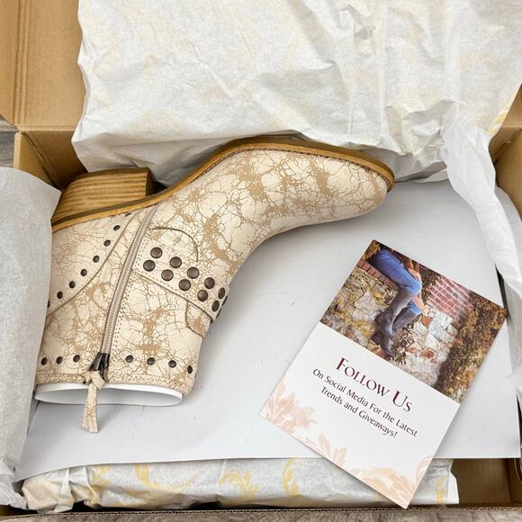 NIB Sofft Allene II 8.5M Western Chic Suede Antique Stud Bootie Boots Natural - Picture 12 of 12